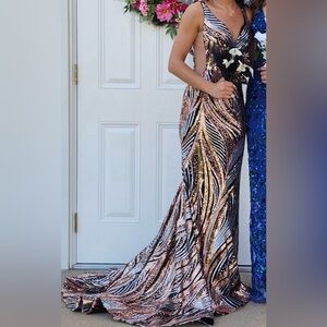 Elegant Black and Gold Patterned Gown